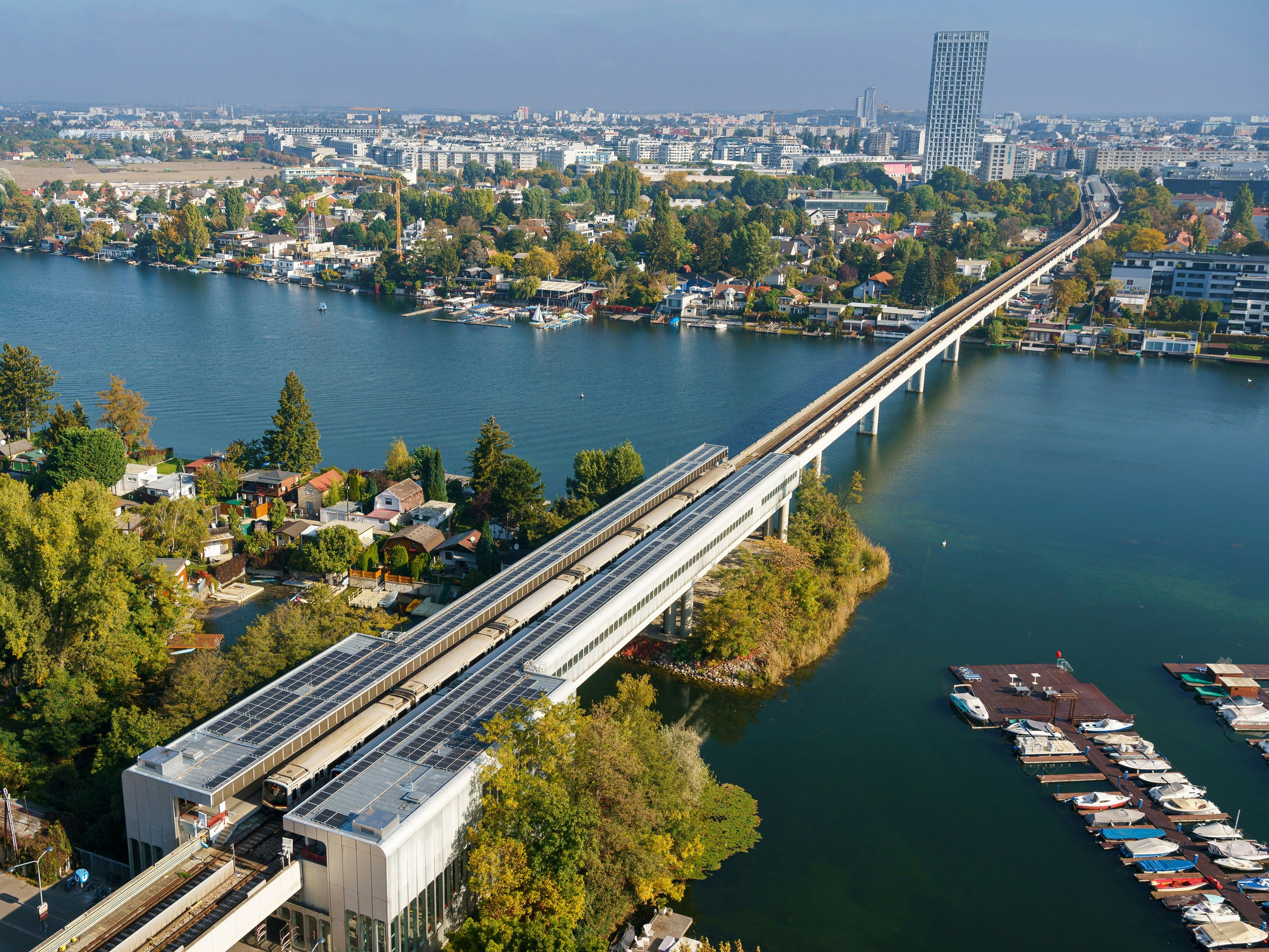 Photovoltaik-Anlage am Dach der U1-Station Alte Donau; © Wien Energie/FOTObyHOFER/Christian Hofer, 07.10.2022