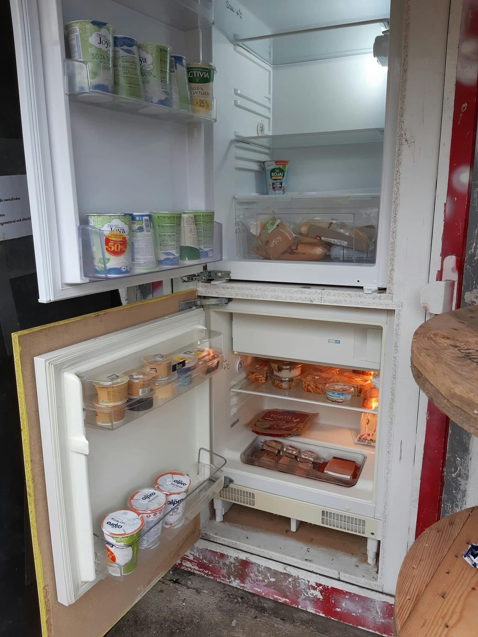 Der Fairteiler Kühlschrank im Sonnenpark ist immer gut gefüllt.