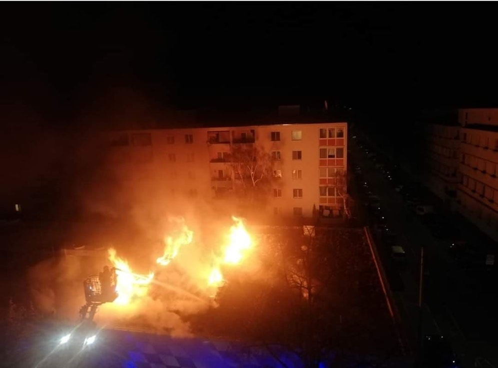 Die Flammen loderten Samstagnacht lichterloh.