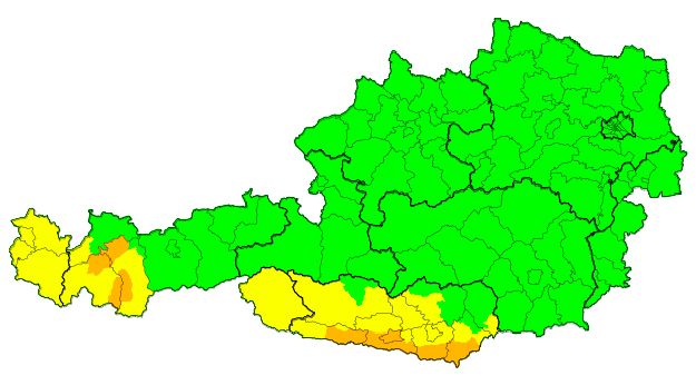 Unwetterwarnungen (orange) wegen möglichem Starkregen. Vorwarnungen in Gelb. Stand 7.40 Uhr.