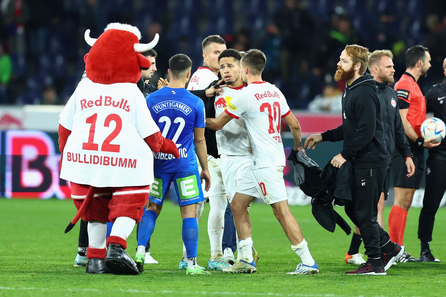 Nach dem Spiel kam es zu turbulenten Szenen. 