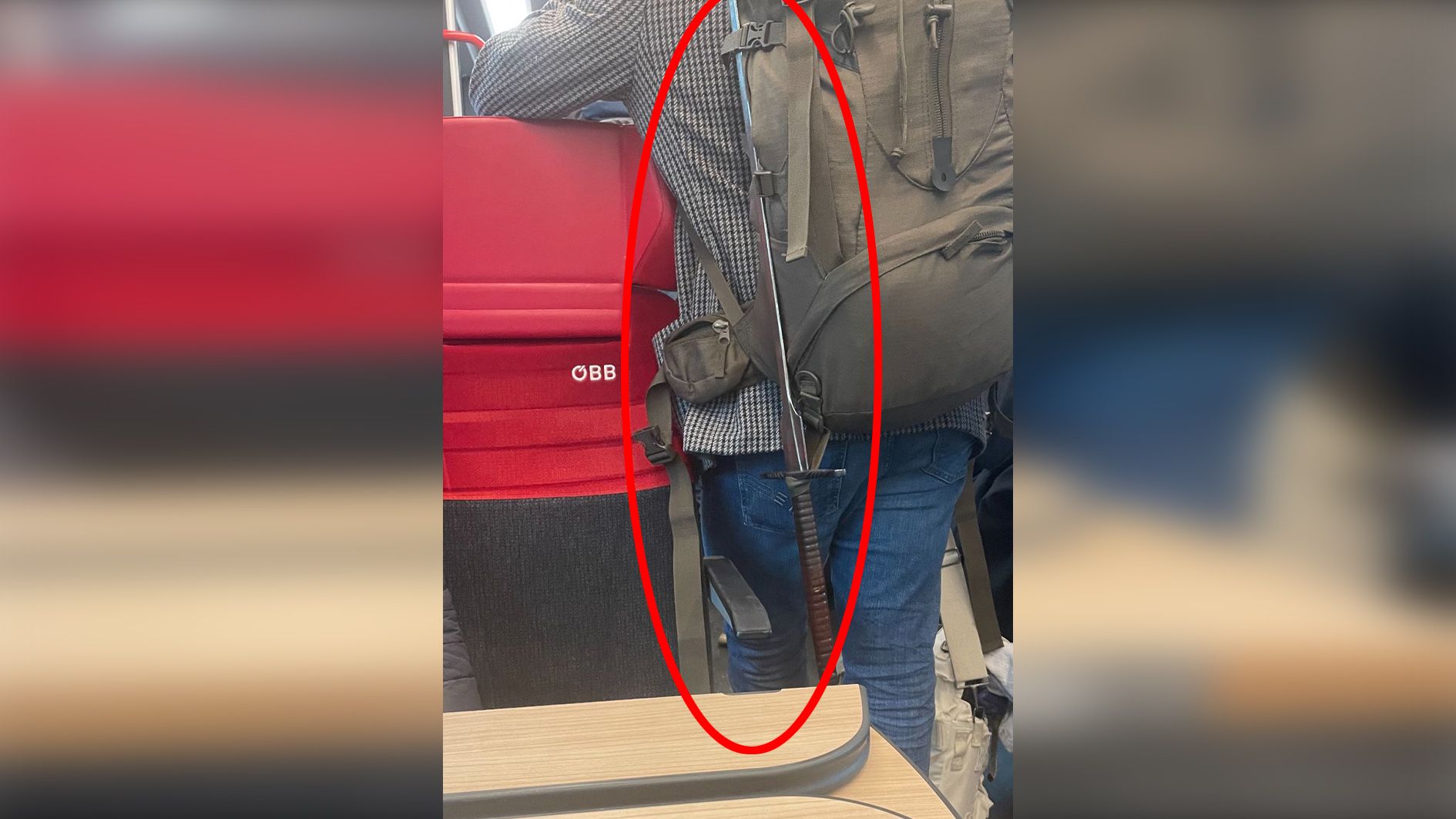 Der Fahrgast sorgte mit seinem Gepäck für viel Aufmerksamkeit