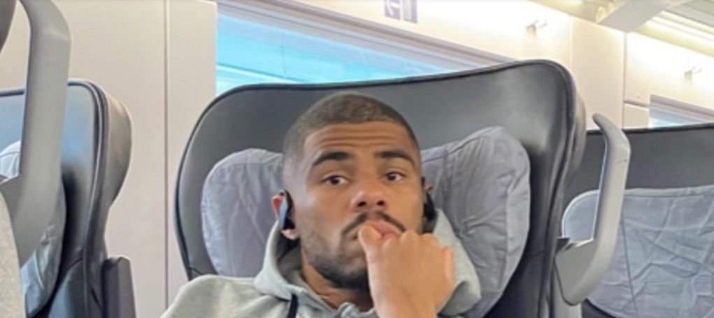 Die VFL-Profis tragen im Zug keine Maske.