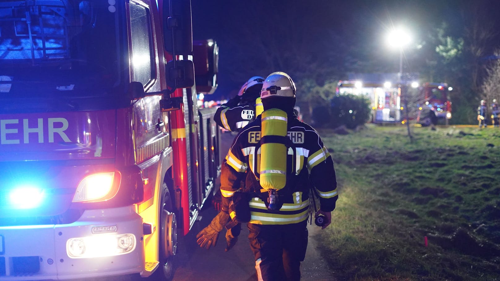 Die Feuerwehr konnte ein Übergreifen der Flammen verhindern.