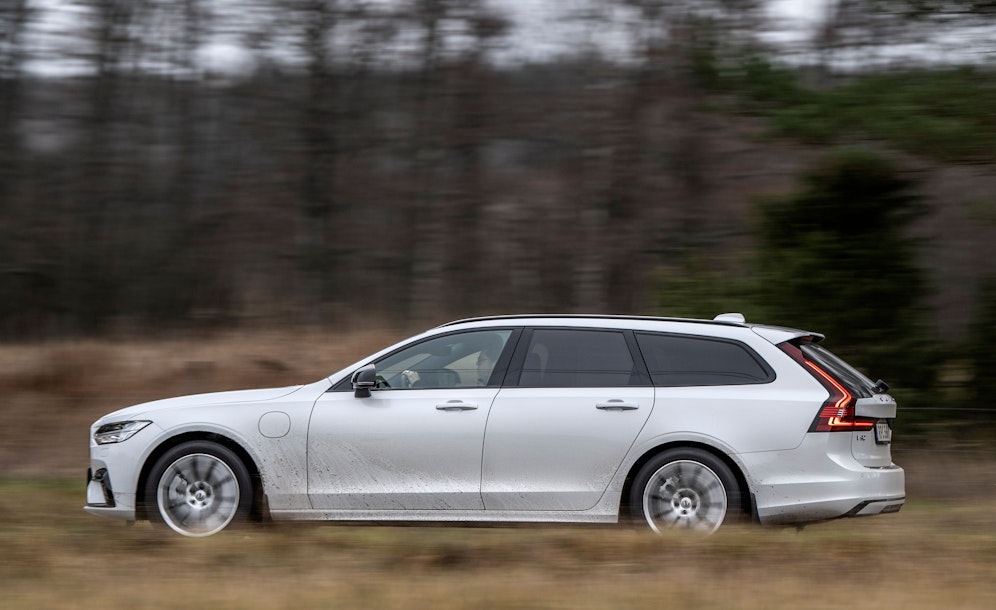 Ein Volvo V90 (Symbolfoto) wurde von dem Werkstätten-Betreiber gleich doppelt verkauft.