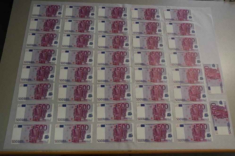 Die Ermittler konnten rund 200.000 Euro Falschgeld sicherstellen. 
