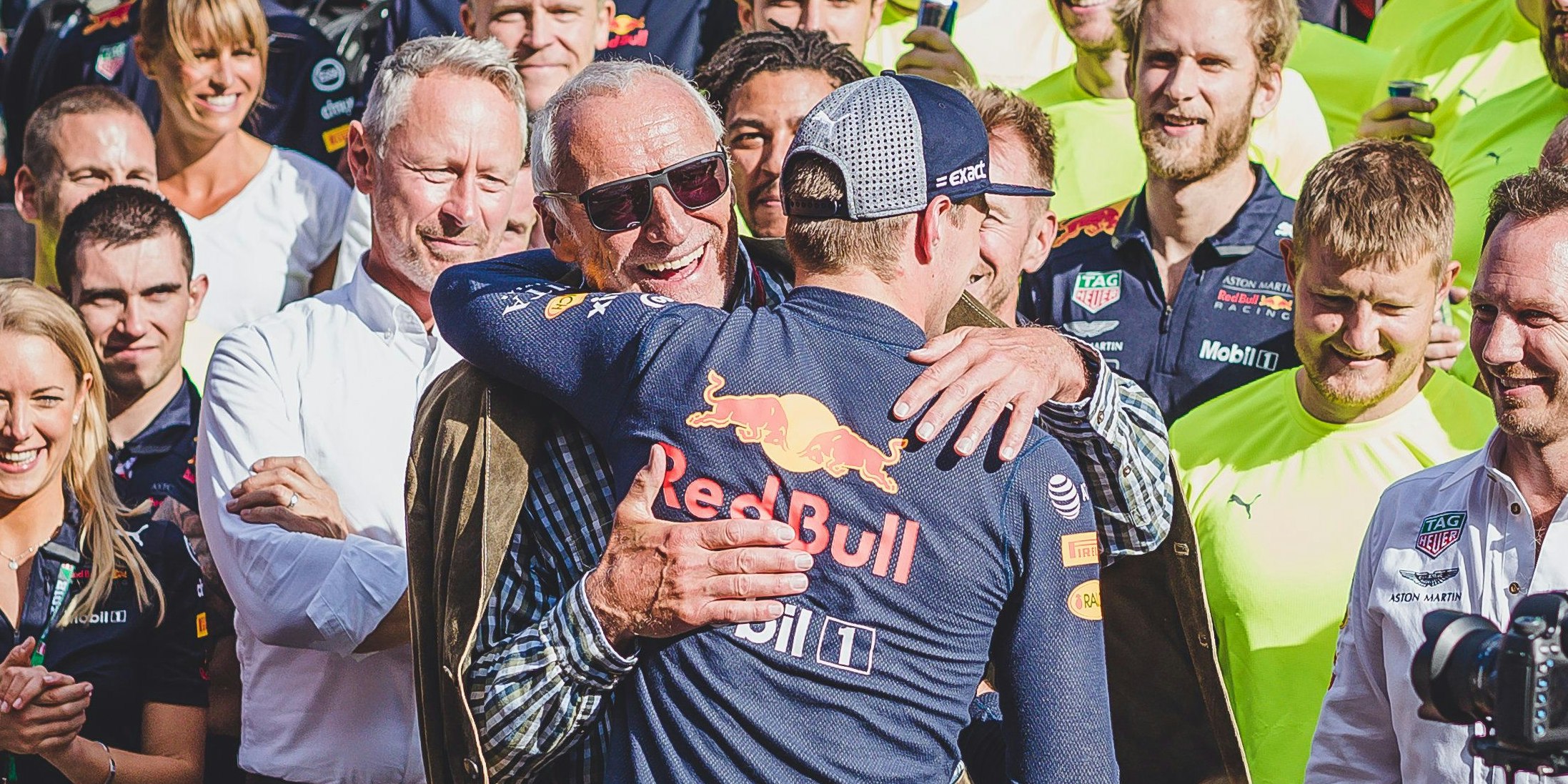 Max Verstappen und Dietrich Mateschitz nach dem Spielberg-Heimsieg 2008.