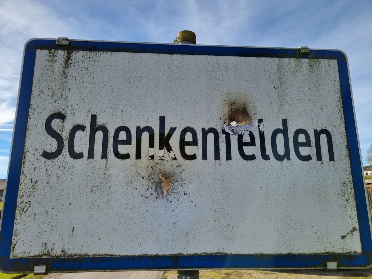 Heute.at - Ortstafel beschossen, gestohlen – Bürgermeisterin sauer