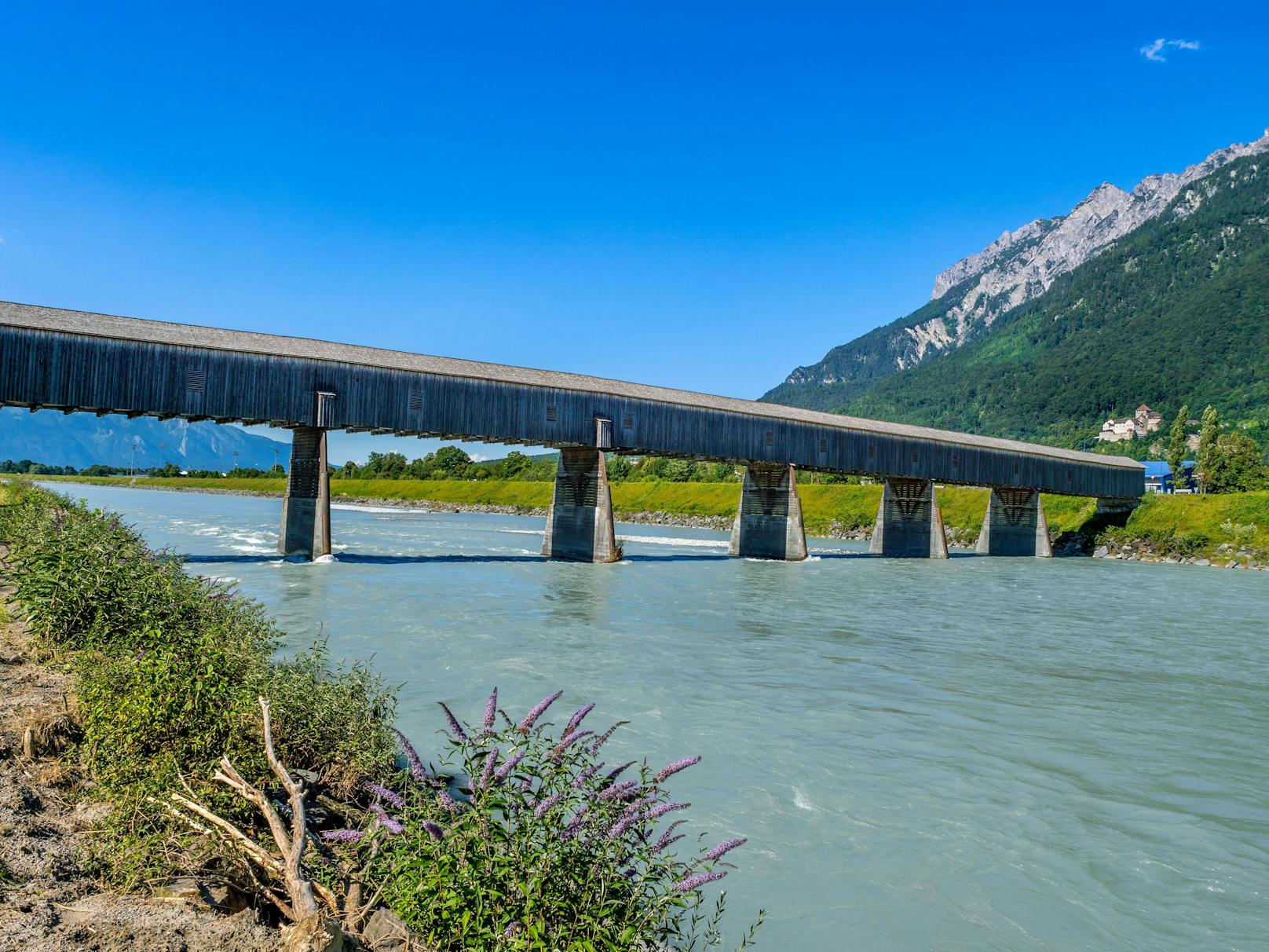 Alte Rheinbrücke von der Schweiz nach Liechtenstein.&nbsp;