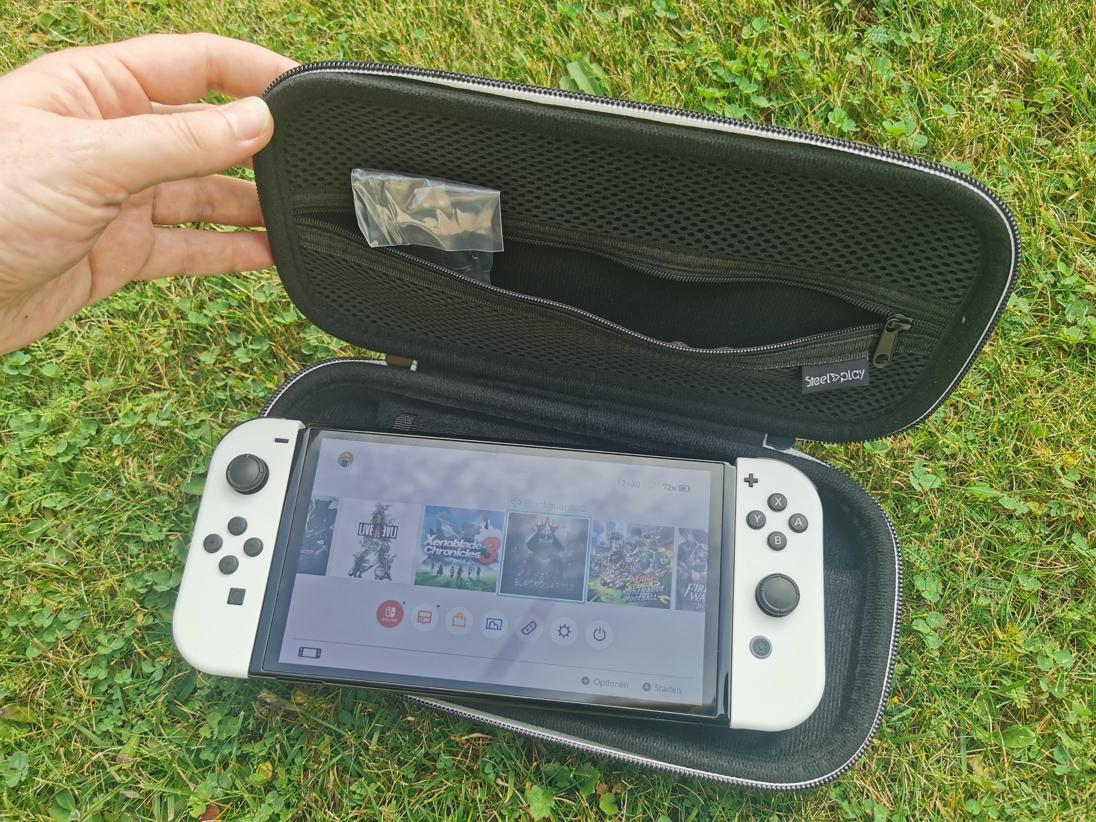 Steelplay-Case für Switch im Test – die Switch ist gut geschützt, in die Tasche passt einiges an Zubehör.