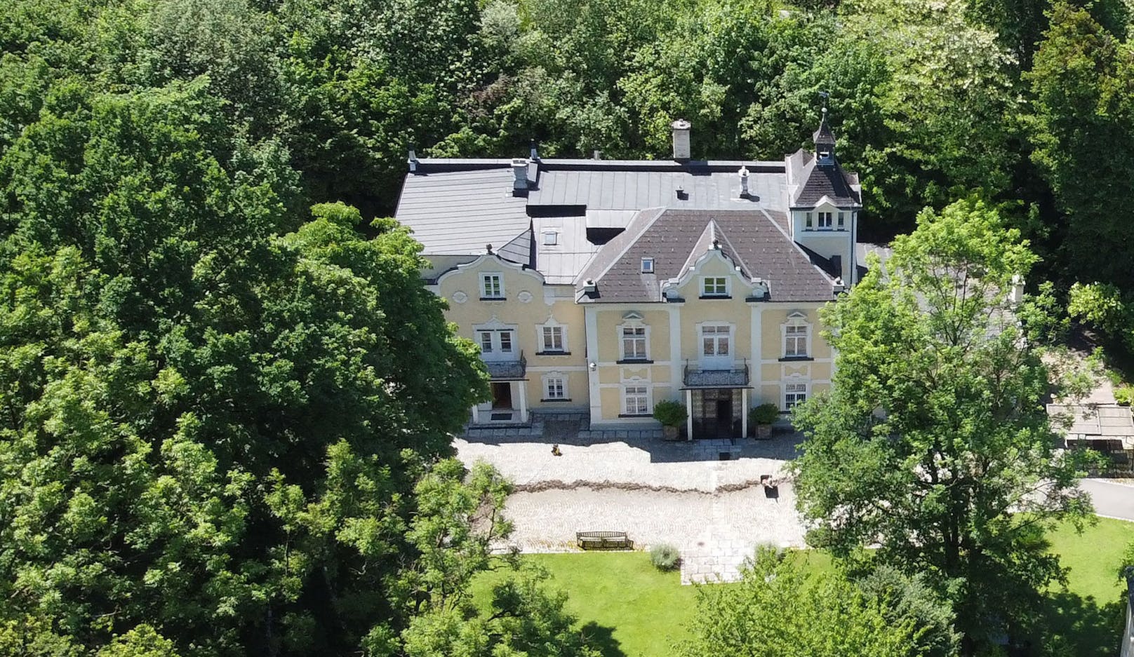Das Maria Theresien Schlößl in Salzburg kaufte Mateschitz für 10 Millionen Euro von Familie Swarovski.