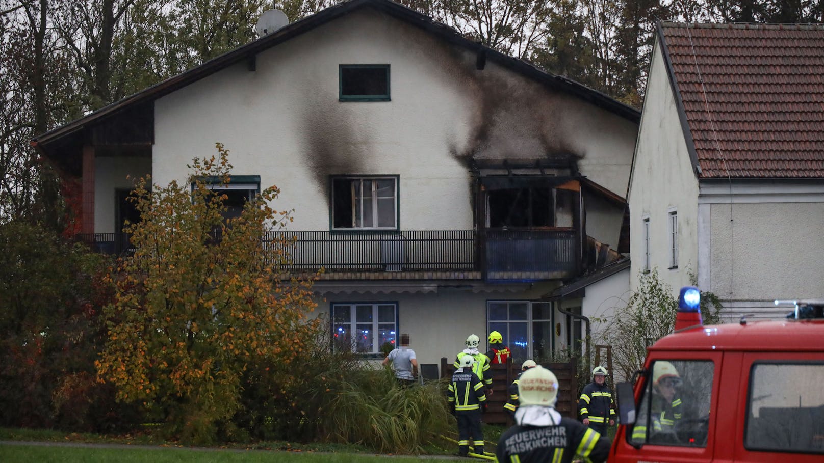 Zehn Feuerwehren bei Brand eines Wohnhauses in Taiskirchen im Innkreis im Einsatz