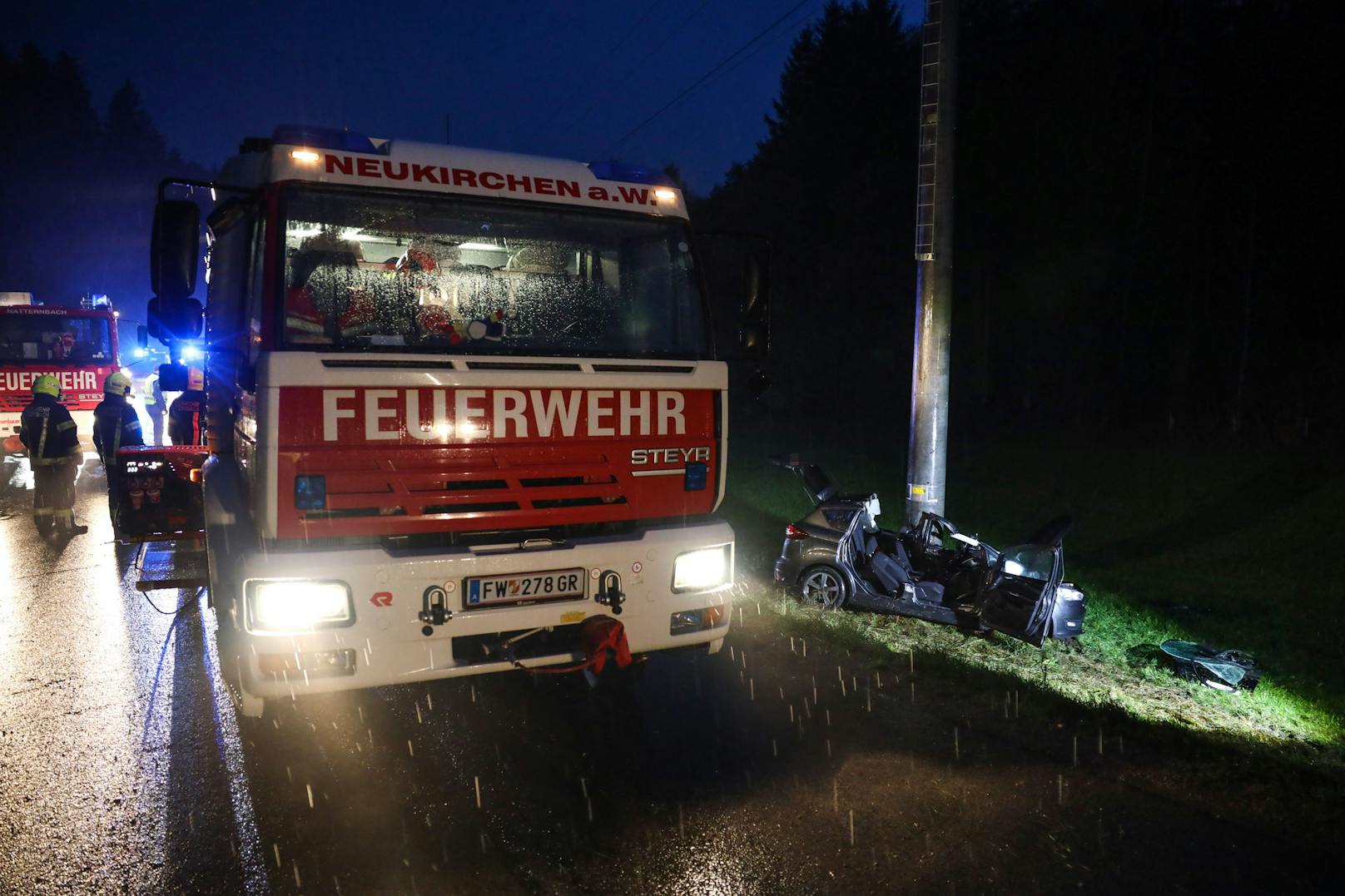 Der 39-Jährige krachte mit seinem Wagen gegen eine Betonmauer.