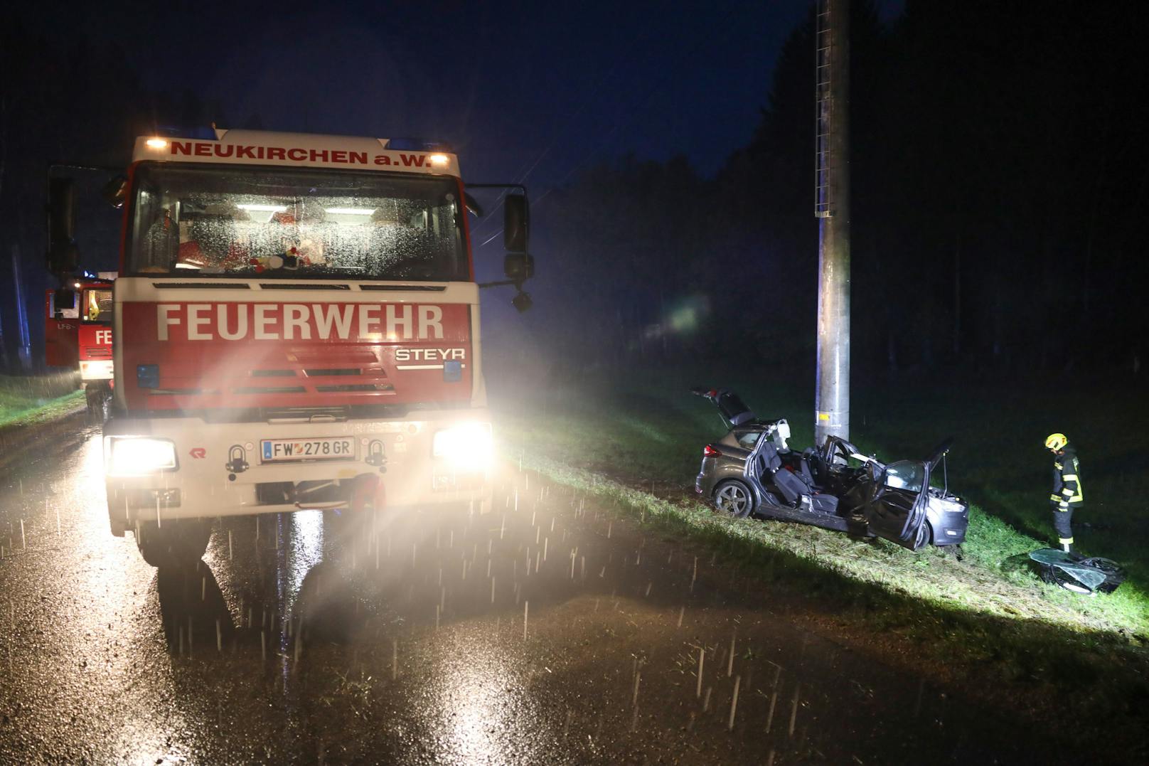 Mann (39) kracht gegen Betonmasten – sofort tot