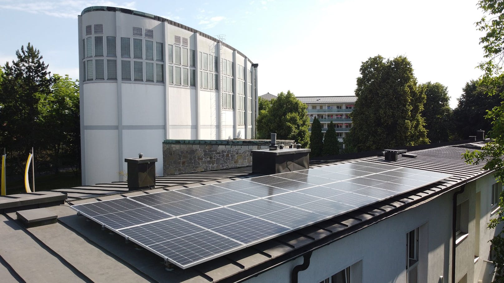 Eine jener Pfarrgemeinden, die auf Photovoltaik-Anlagen setzten, ist die Pfarre Linz St. Theresia.