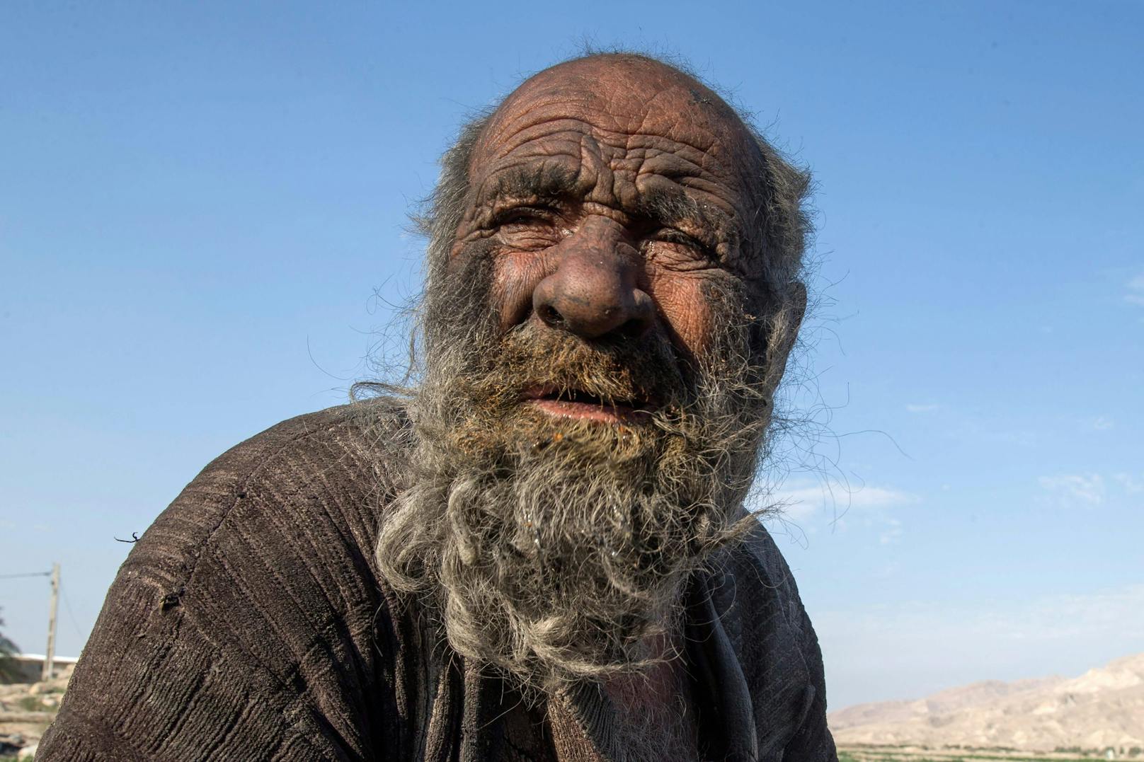 Am Sonntag starb der als "schmutzigster Mann der Welt" bekannt gewordene Mann im stolzen Alter von 94 Jahren in der südiranischen Provins Fars.