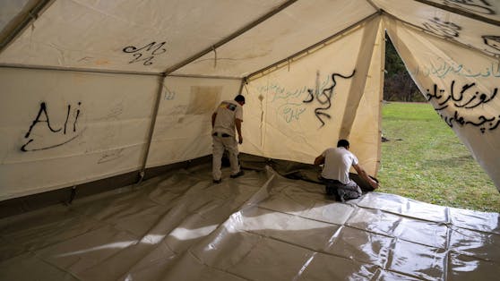 Auch am Gelände der Polizeischule Wiesenhof in Absam (Bezirk Innsbruck-Land) standen zwölf Zelte für Flüchtlinge.