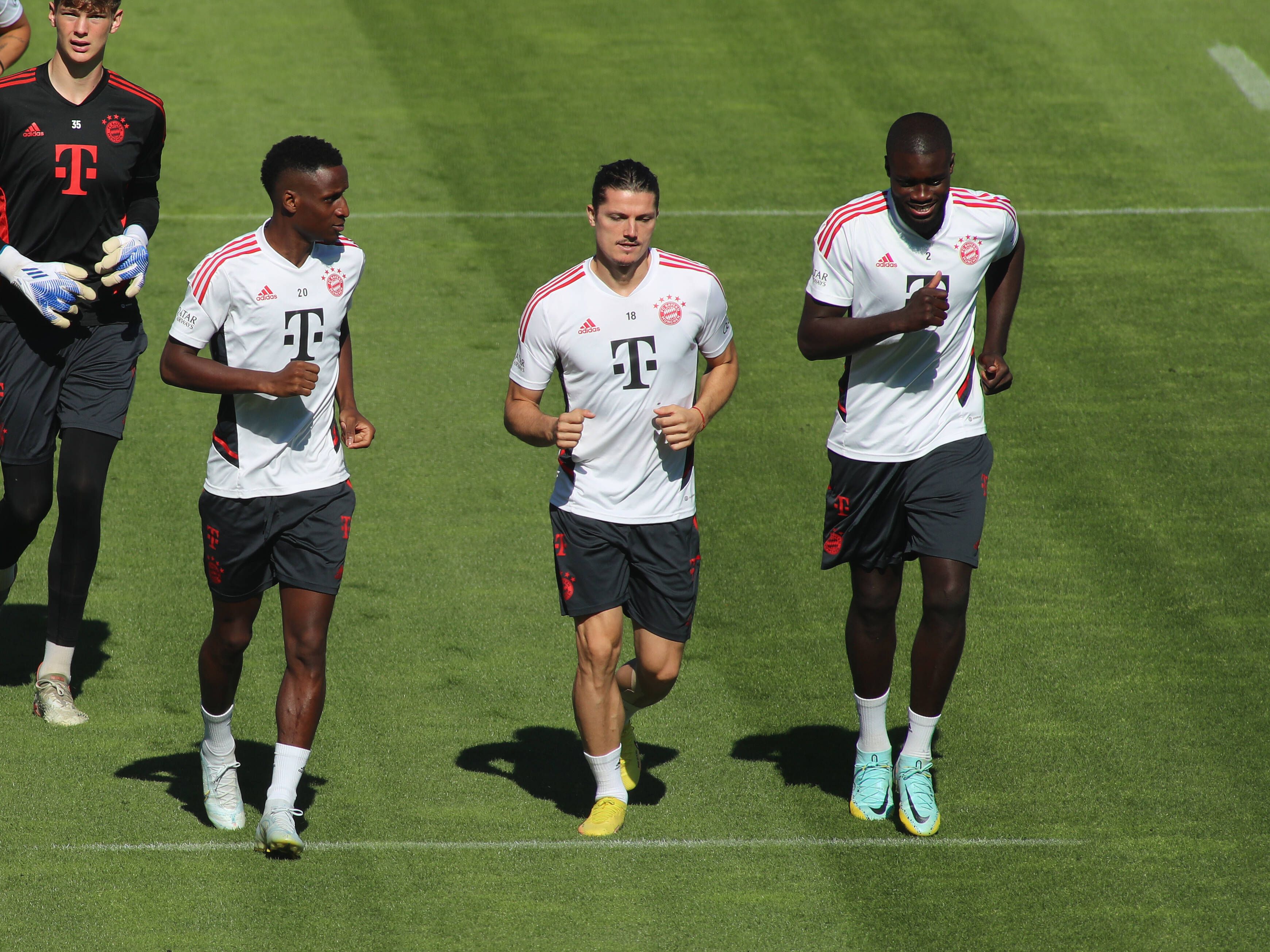 Bouna Sarr wurde zwei Stunden vom Zoll festgehalten.