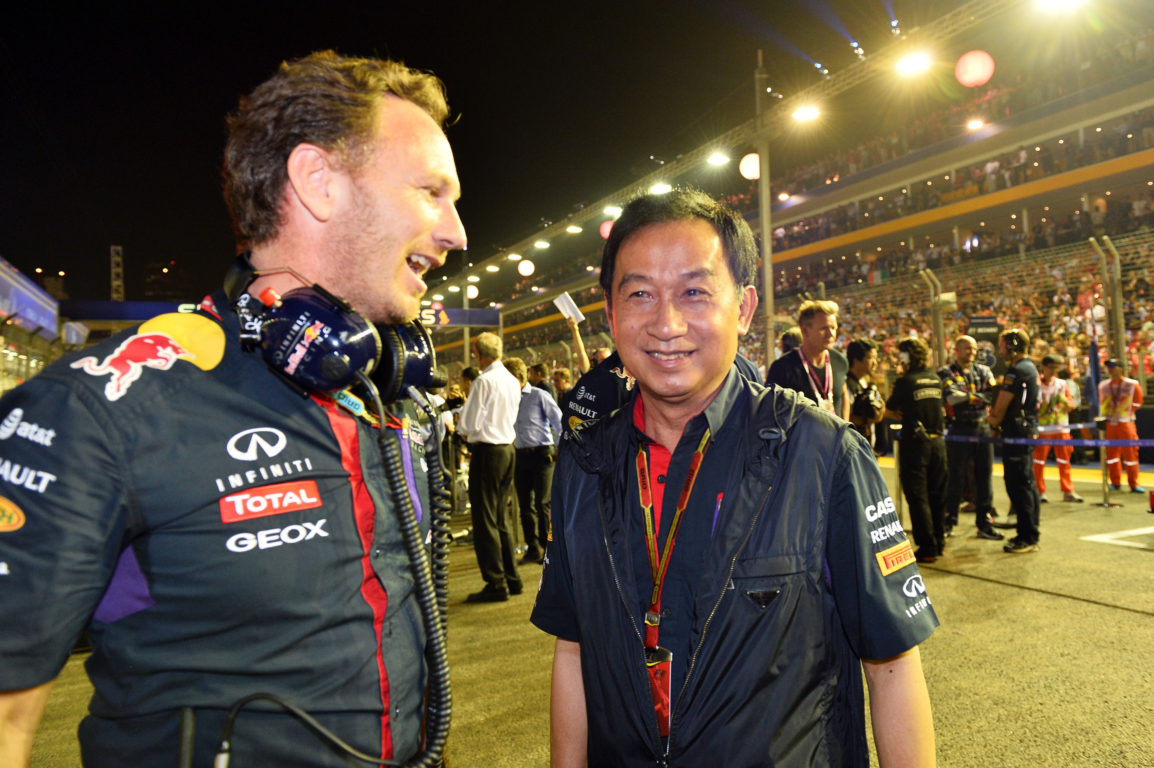 Chalerm Yoovidhya (re.) ist Mehrheitseigentümer des Red-Bull-Konzerns.