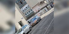 Skurrile Aktion: Wiener "repariert" Opel mit Paketband