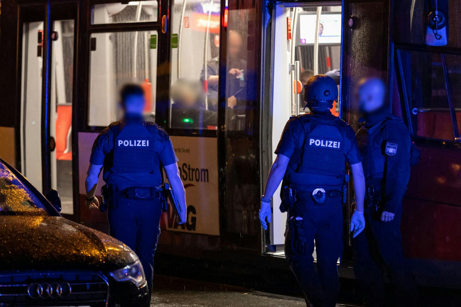 In einem Restaurant in Nürnberg eröffnete ein Unbekannter das Feuer.