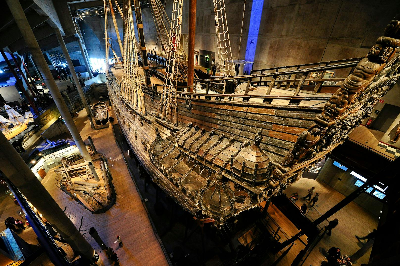 Das Kriegsschiff Vasa ist im Museum Vasamuseet in Stockholm zu sehen.