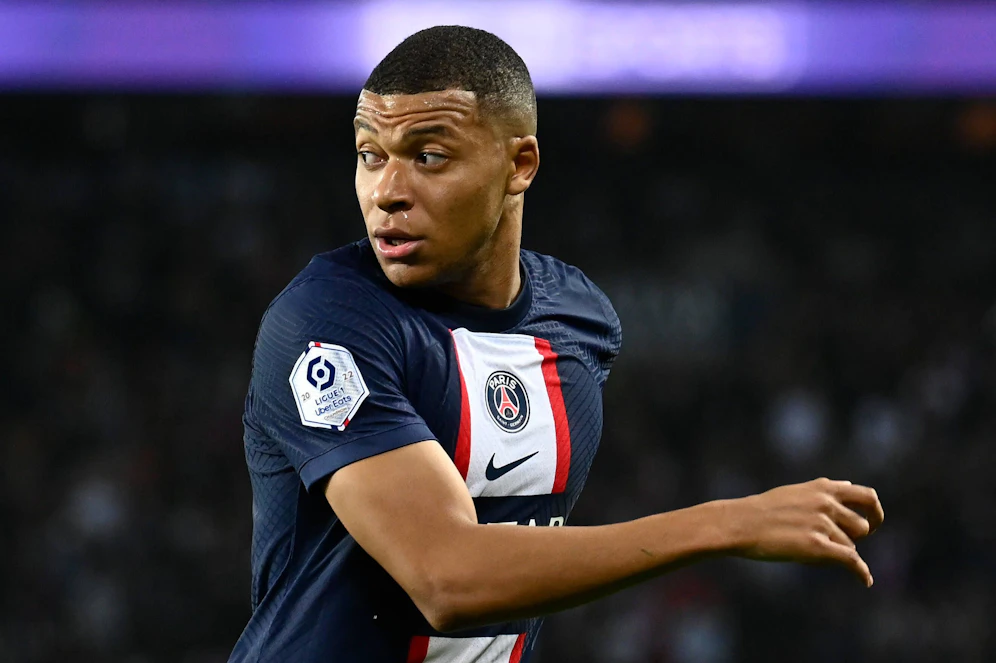 PSG-Star Kylian Mbappe kassiert bis zu 630 Millionen Euro über drei Jahre. 