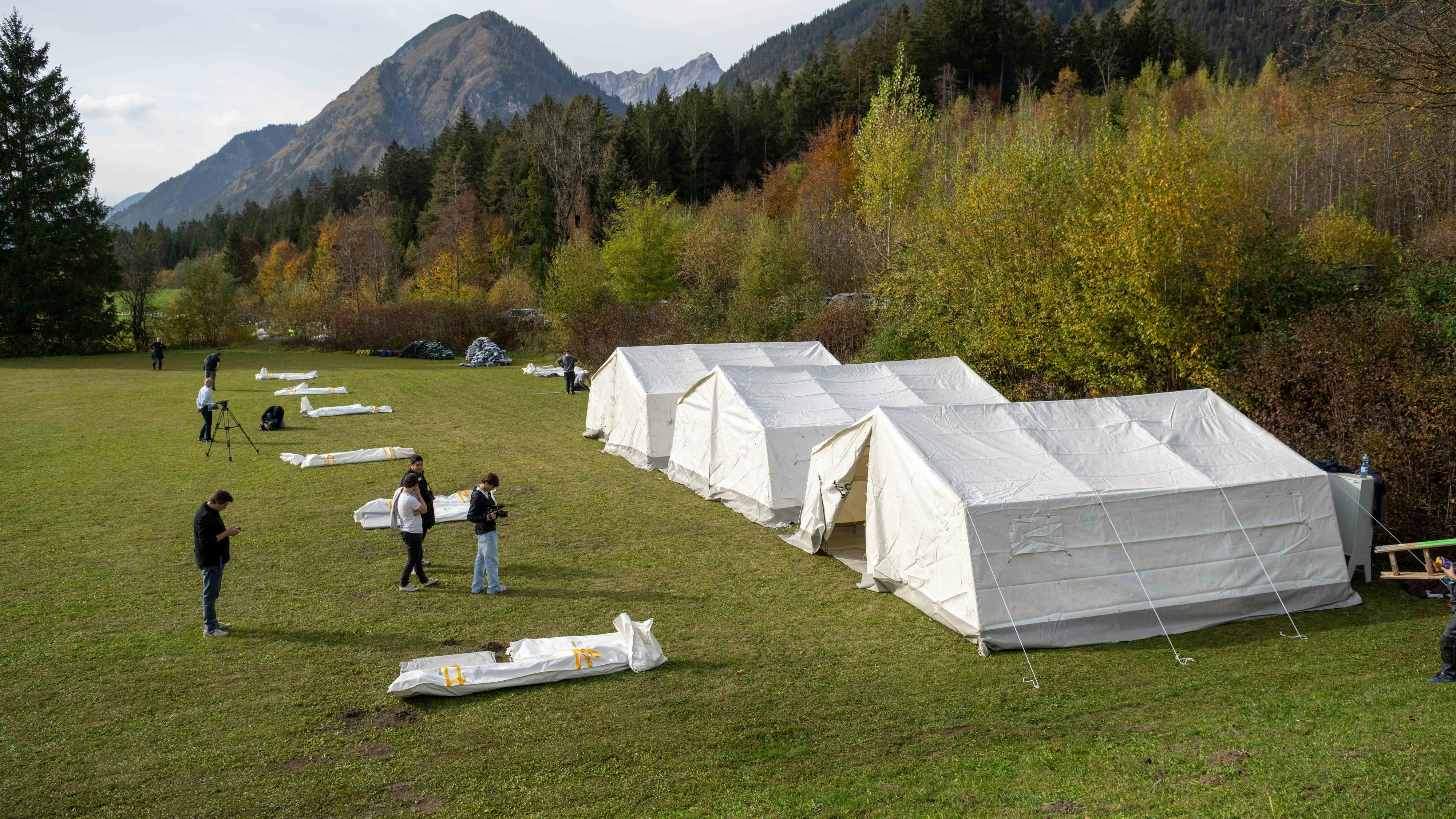 Download von www.picturedesk.com am 25.10.2022 (16:15).  ABD0138_20221020 - ABSAM - ÖSTERREICH: ZU APA0207 VOM 20.10.2022 - Ab Donnerstag, 20. Oktober 2022, werden am Gelände der Polizeischule Wiesenhof in Absam (Bezirk Innsbruck-Land) nahe Innsbruck Zelte für Asylwerber aufgebaut. Wie es seitens der Bundesbetreuungsagentur (BBU) zur der APA hieß, werden zwölf Zelte aufgestellt, die für je acht Menschen Platz bieten. - FOTO: APA/ZEITUNGSFOT.AT/DANIEL LIEBL - 20221020_PD5006 - Rechteinfo: Rights Managed (RM)