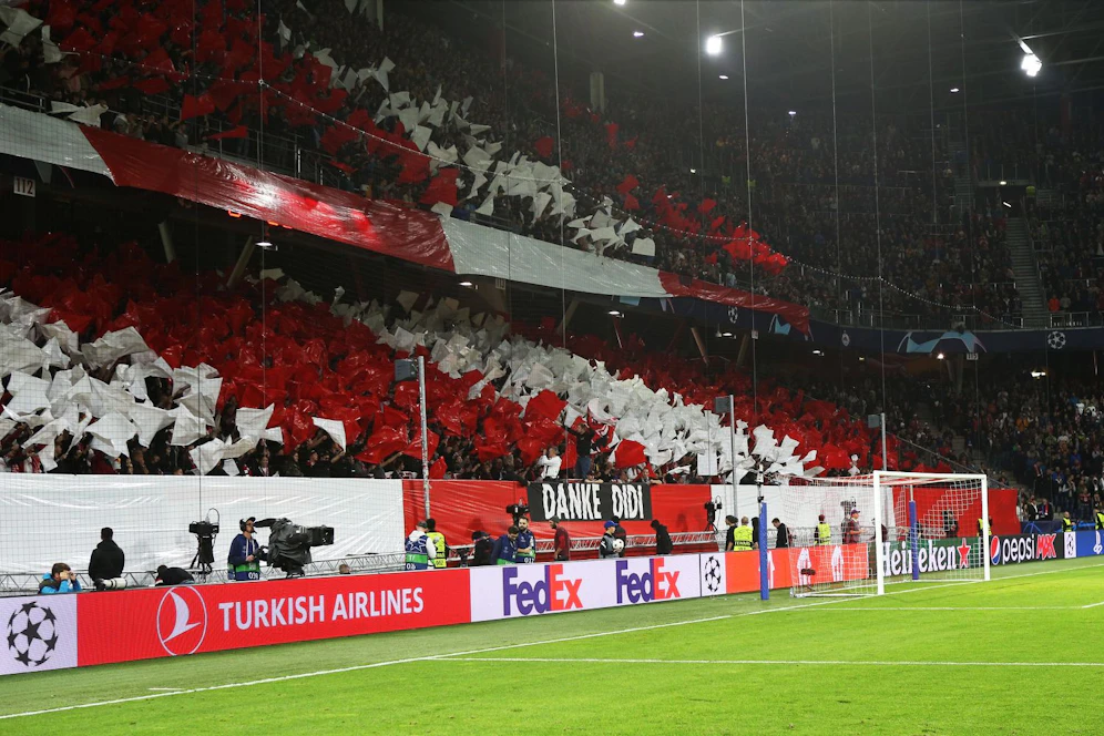 Die Salzburg-Fans erinnern an Didi Mateschitz. 
