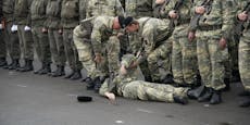 Soldat kollabiert während Kanzlerrede am Heldenplatz