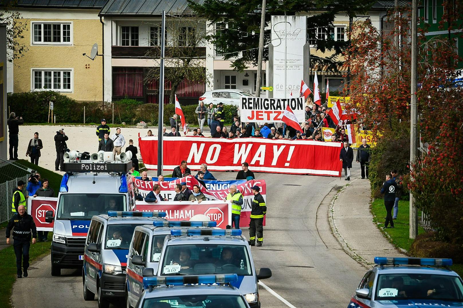 Laut BH und Polizei waren zwischen 700 und 1000 Teilnehmer anwesend.