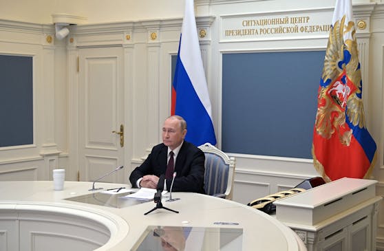 Seine Armee probt den Start von Atomraketen, doch Wladimir Putin schien dies eher zu langweilen.