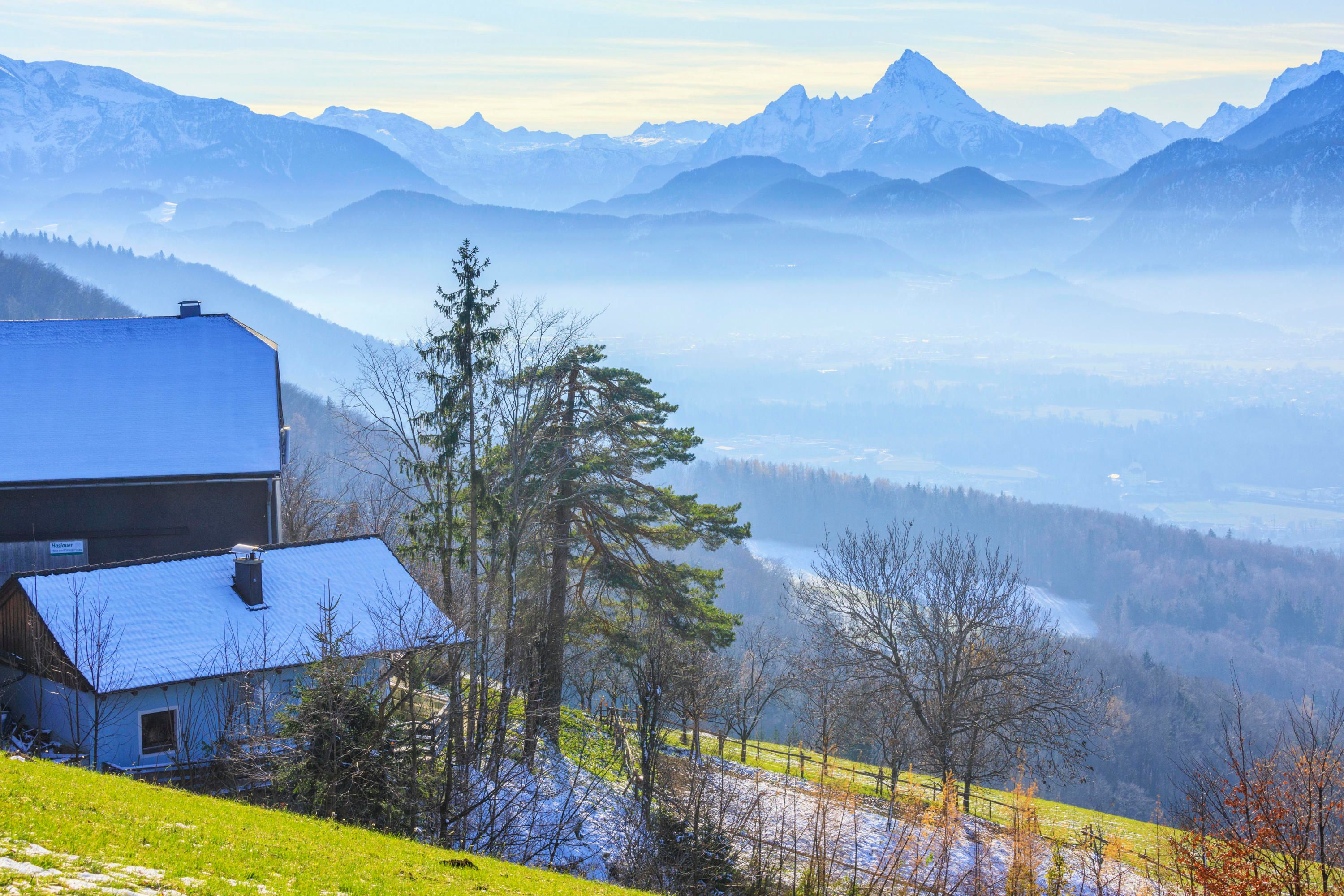 Inversionswetterlage: Täler sind in grauen Nebel gehüllt, auf den Bergen scheint die Sonne. Archivbild, Dezember 2019