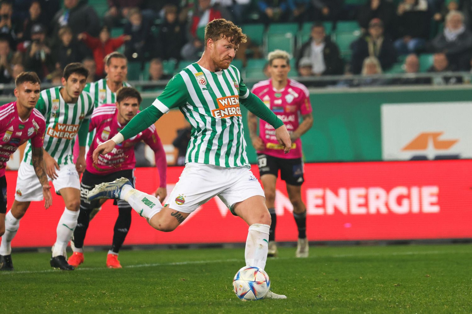 Ferdi Druijf bei einem seiner zwei vergebenen Elfer-Versuchen.