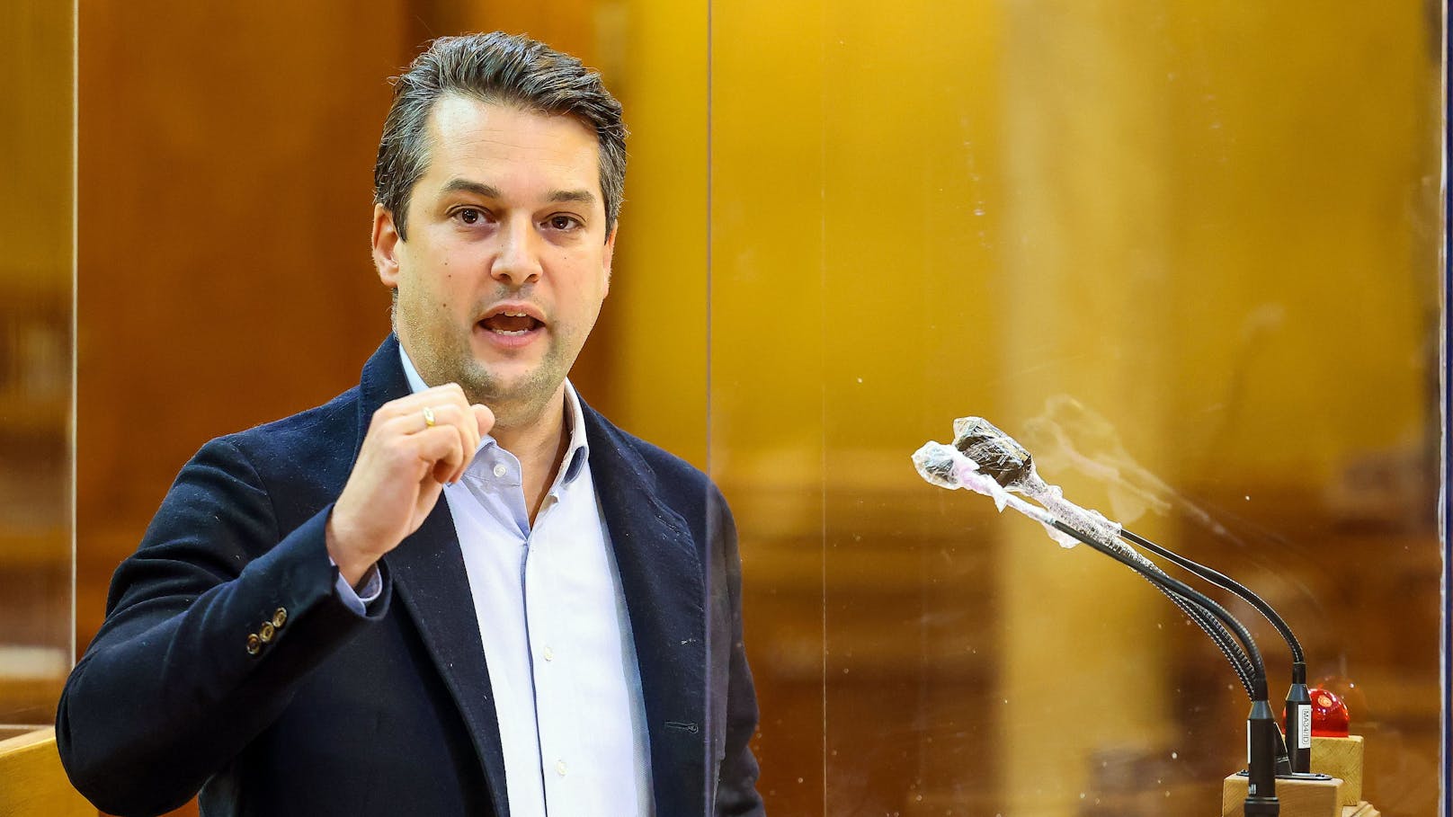 Wiens FPÖ-Chef Dominik Nepp will, das Bürgermeister Ludwig seine Gehaltserhöhung von 14.000 Euro spendet.