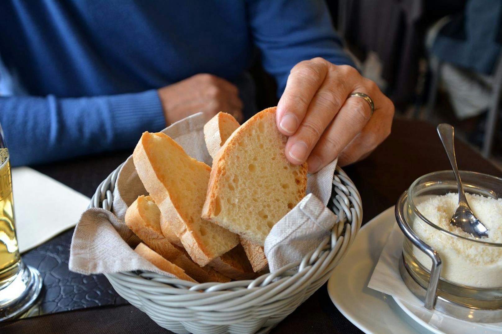Wichtige Lebensmittel wie Brot werden immer teurer, das trifft auch viele Gastro-Betriebe.