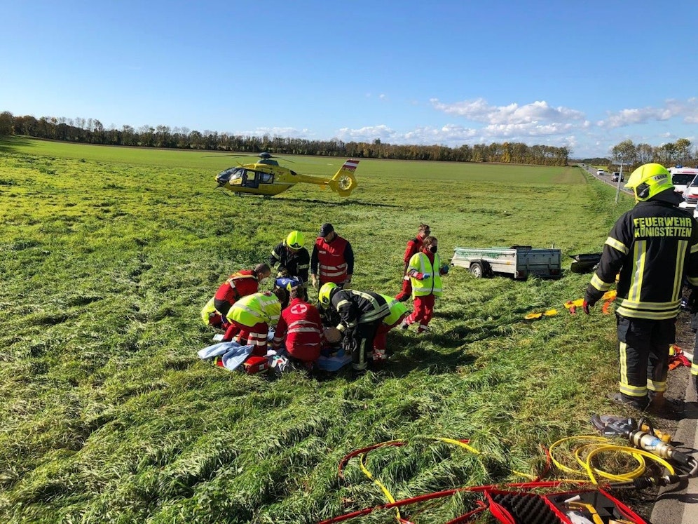 Die Feuerwehr musste die 58-Jährige aus dem Wagen befreien.