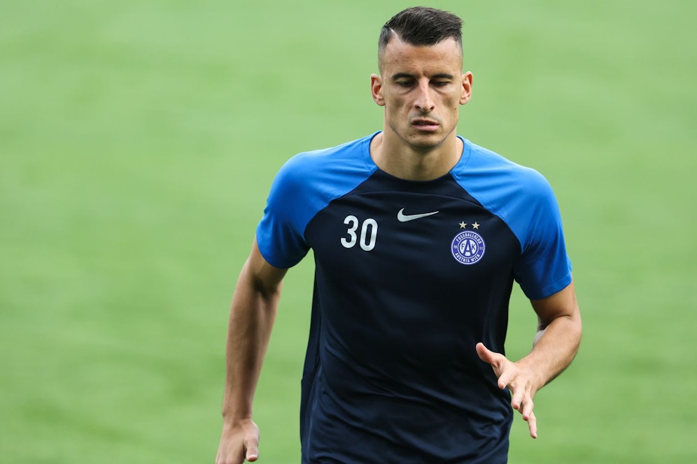 Manfred Fischer stärkt Coach Manfred Schmid den Rücken. 