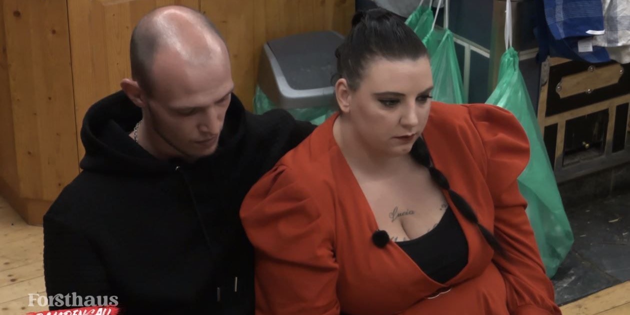 Kerstin und Scott müssen das Forsthaus sofort verlassen.