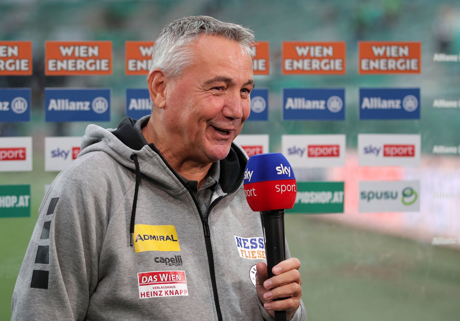 Peter Pacult verlängert bei Austria Klagenfurt. 