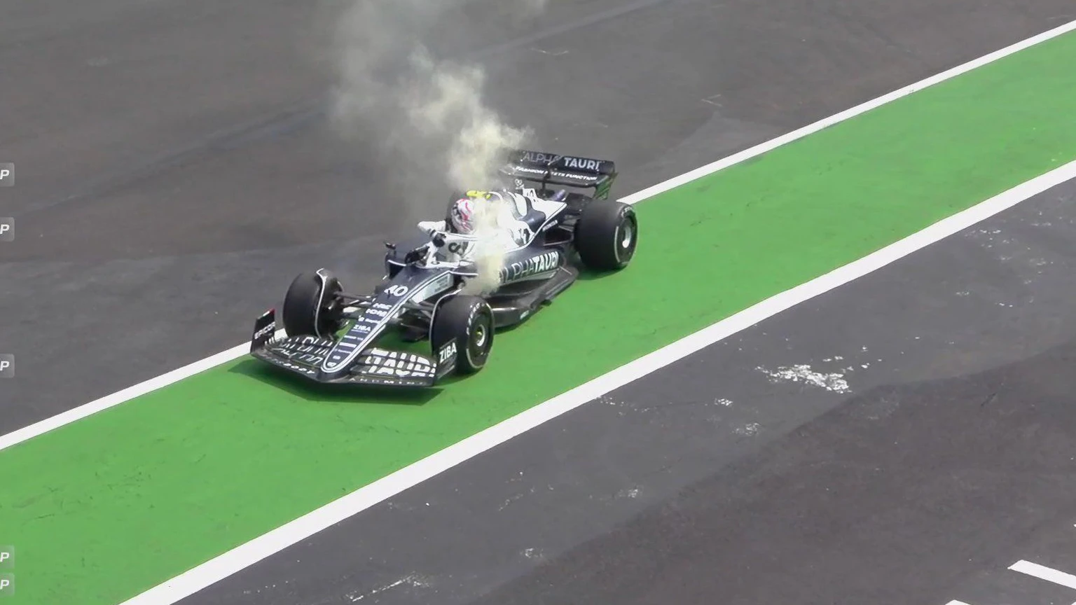 Am Alpha Tauri von Liam Lawson entstand ein Feuer. 