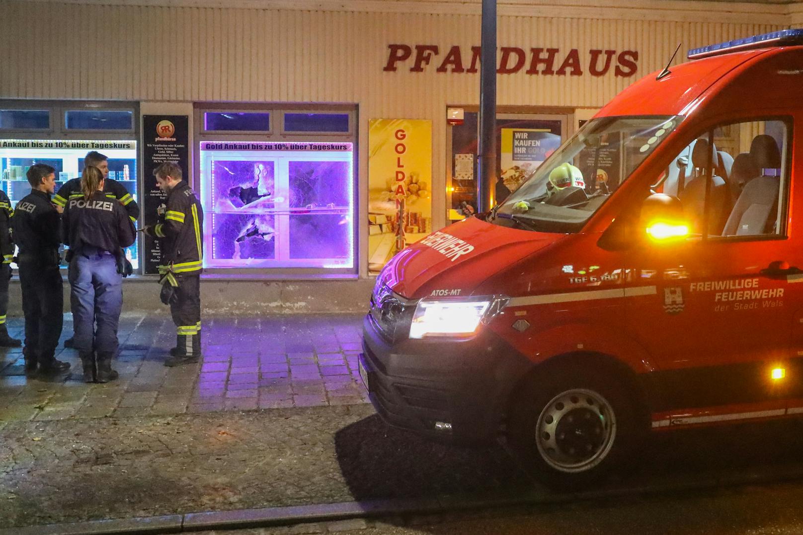 Den vermeintlichen Coup seines Lebens hat ein Einbrecher mit einer Axt in der Nacht auf Freitag in Wels-Innenstadt vollzogen. Die Beute - mehrere Fake-Goldbarren - dürften ihm allerdings keine große Freude bereiten.