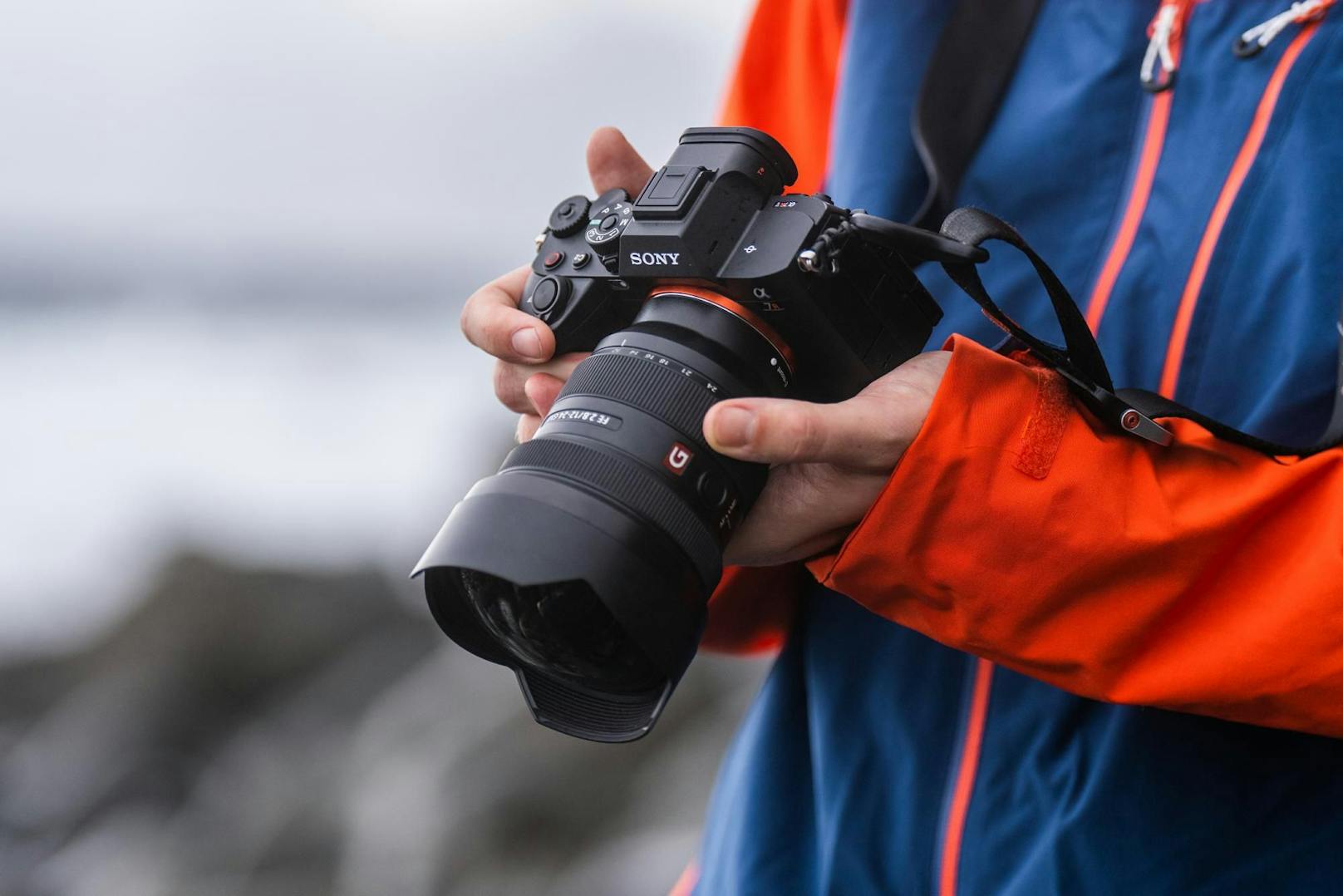 Die neue Kamera Alpha 7R V von Sony bietet ein neues High-Resolution-Bilderlebnis mit KI-basiertem Autofokus.