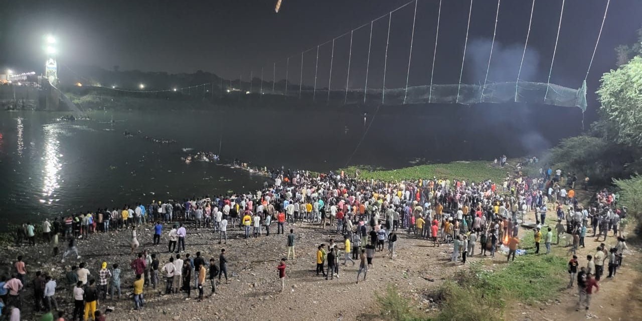 Die Suche nach weiteren Todesopfern läuft noch.