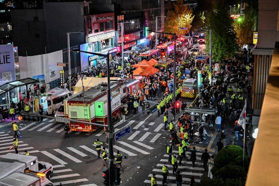 Bei einer Massenpanik im Zuge einer Halloween-Feier in Seoul kamen über 150 Menschen ums Leben.&nbsp;