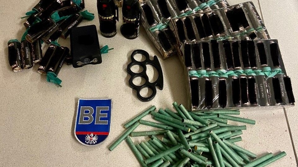 Diese illegale Pyrotechnik stellte die Polizei sicher. 