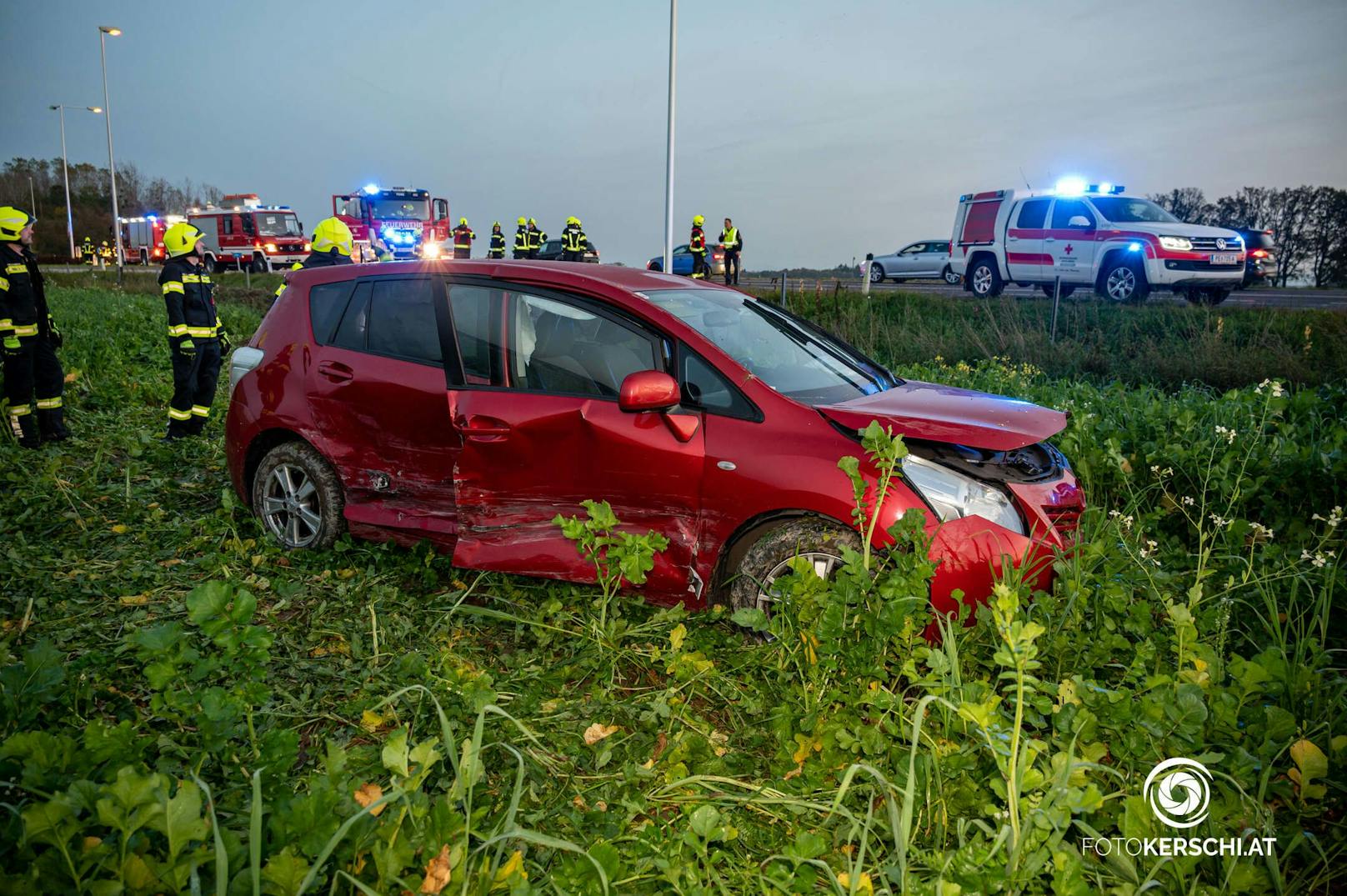 Am Sonntag kam es zu einem Verkehrsunfall auf Höhe der Auffahrt zur B3 im Gemeindegebiet von Perg, bei dem ein Ehepaar aus Linz verletzt wurde.