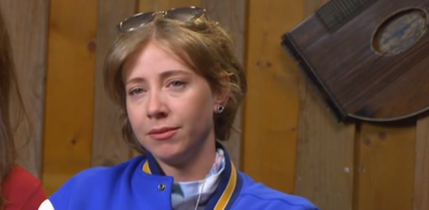 Rebecca Rapp bricht in Tränen aus. 