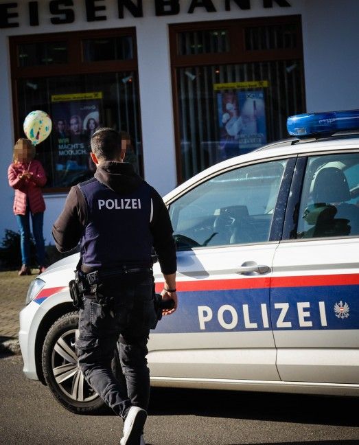 Nach dem Mann wird gerade intensiv gefahndet.