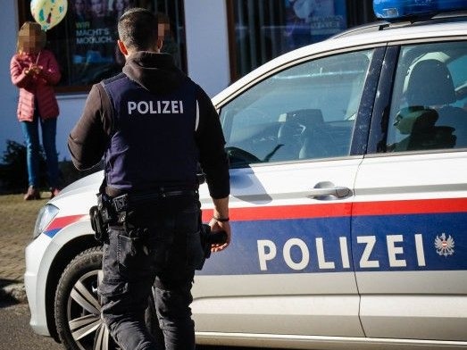 Nach dem Mann wird gerade intensiv gefahndet.